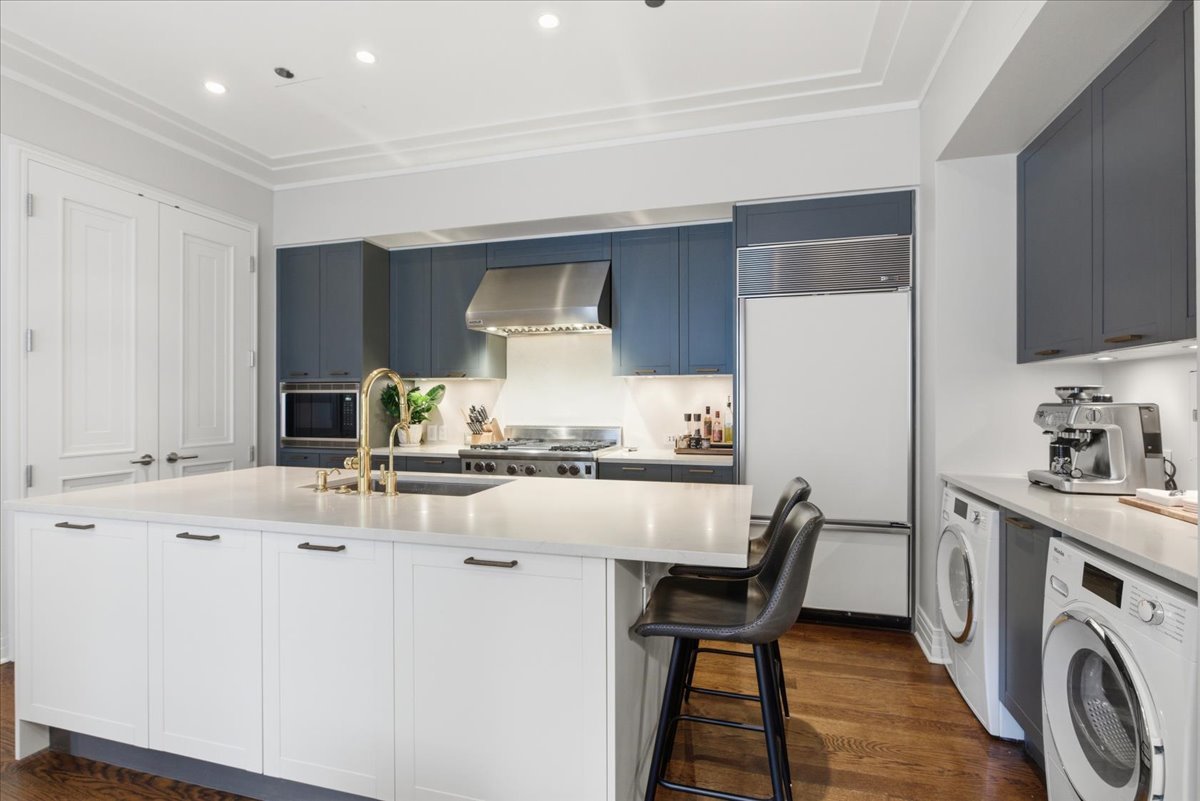 159 East Walton Place Chicago IL 60611