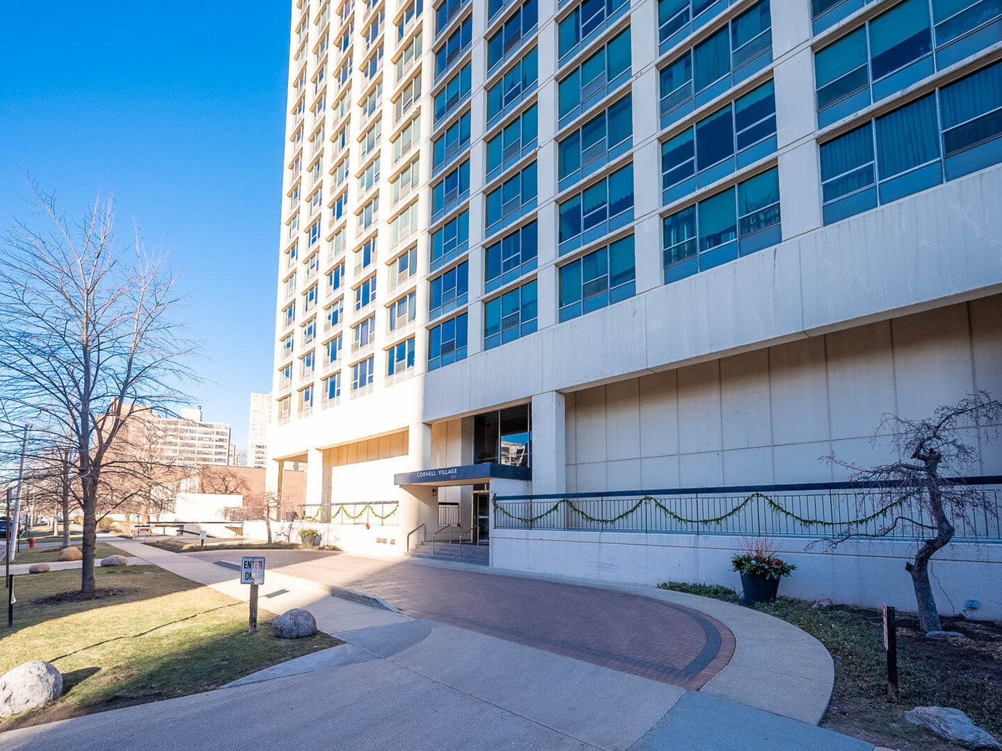 5201 South Cornell Avenue Chicago IL 60615
