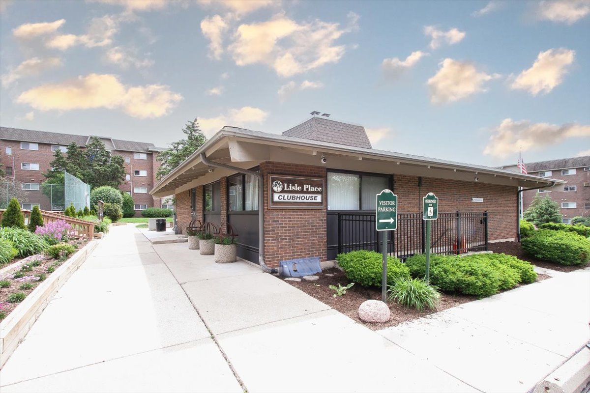 2300 Old Tavern Road Lisle IL 60532