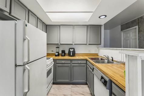 1308 Inverrary Lane Palatine IL 60074