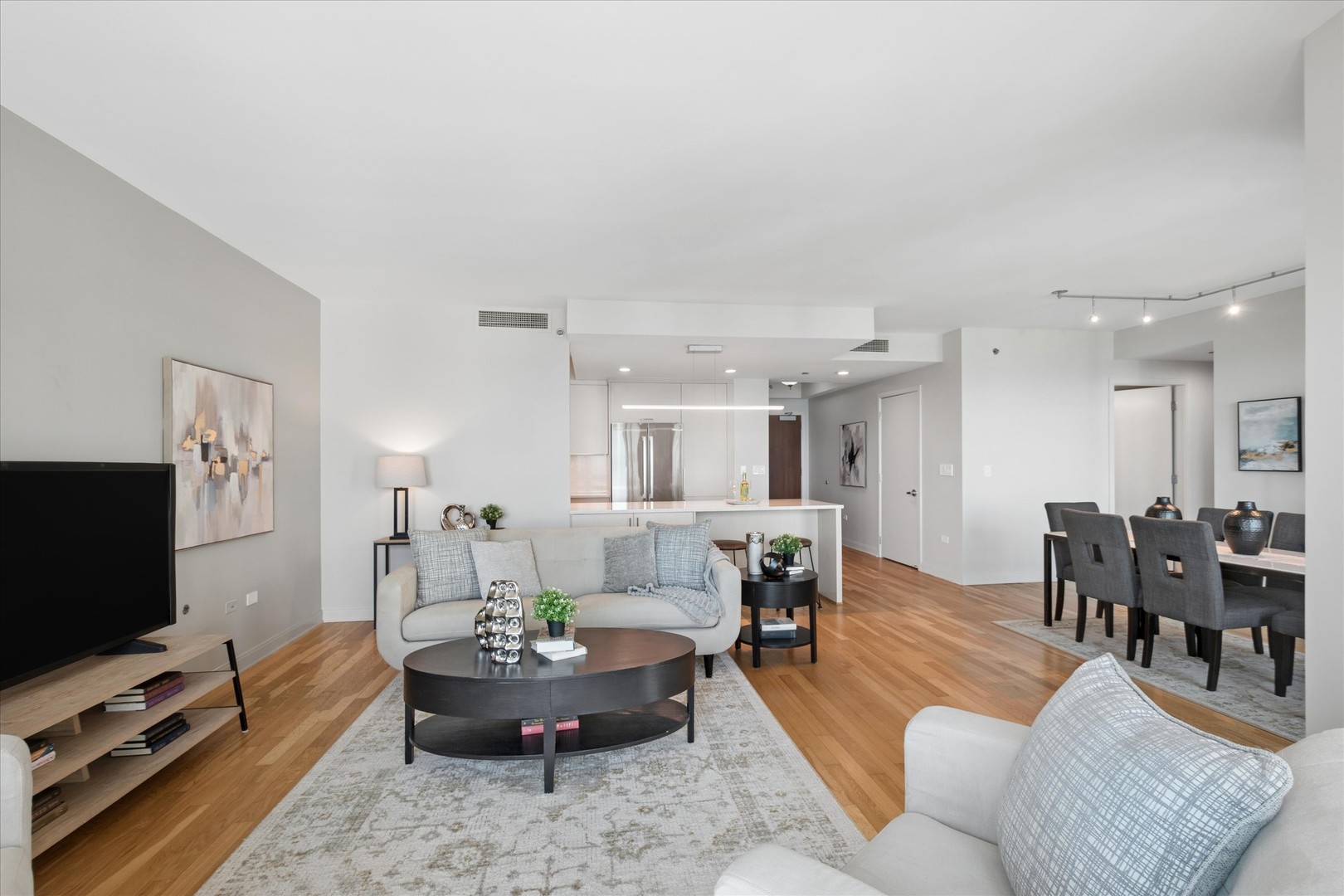 130 North Garland Court Chicago IL 60602