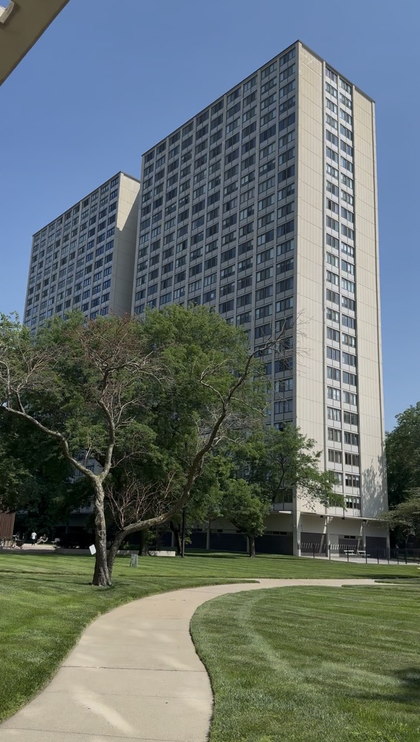 4850 South Lake Park Avenue Chicago IL 60615