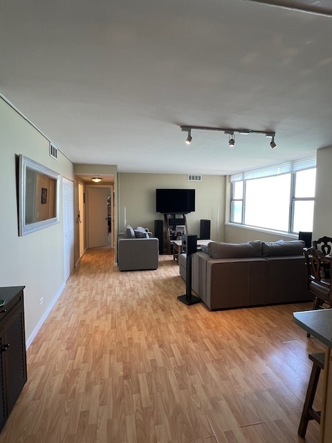 6301 North Sheridan Road Chicago IL 60660
