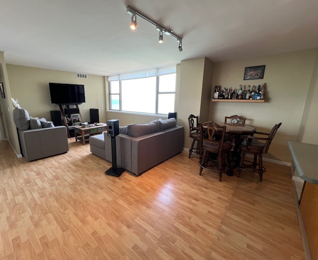 6301 North Sheridan Road Chicago IL 60660