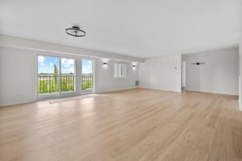 375 Plum Creek Drive Wheeling IL 60090