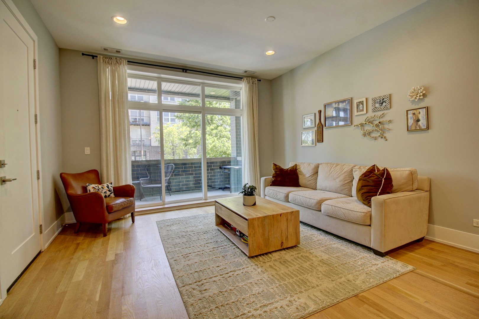 2438 North Western Avenue Chicago IL 60647