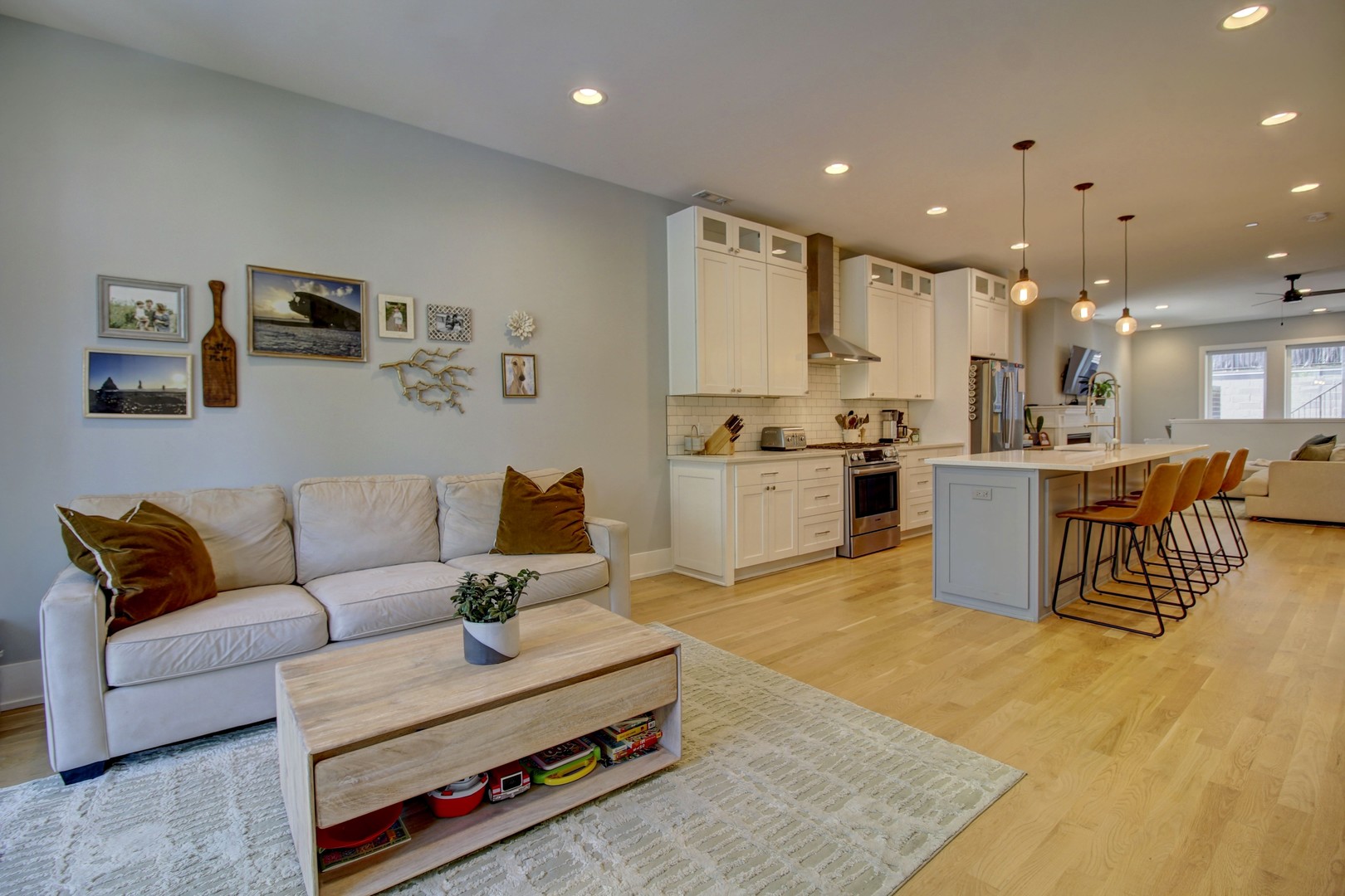 2438 North Western Avenue Chicago IL 60647