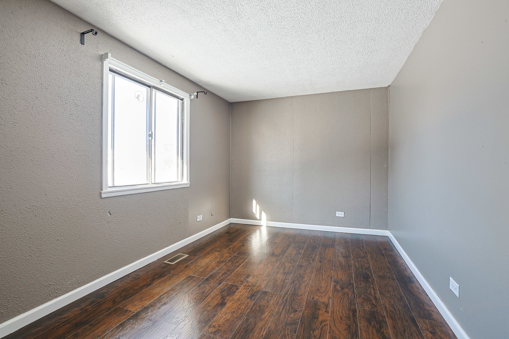 1304 Yarmouth Court Schaumburg IL 60193