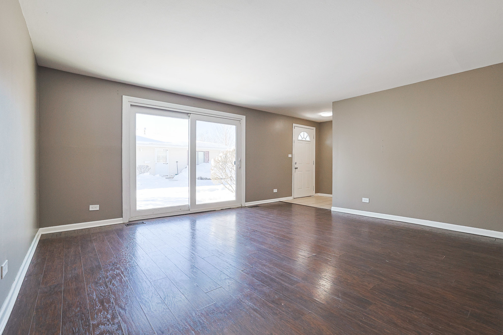 1304 Yarmouth Court Schaumburg IL 60193