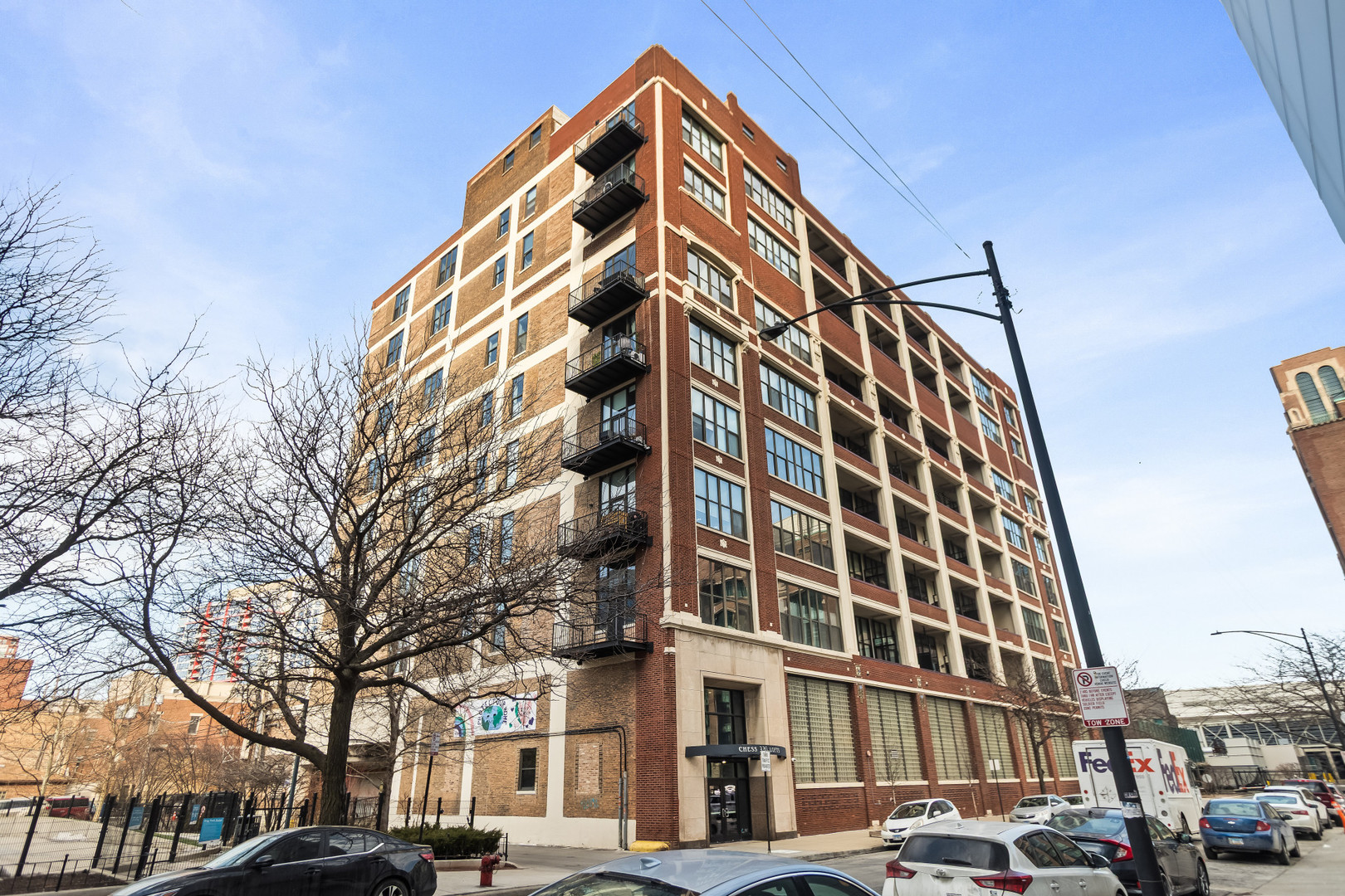 Chicago IL, 320 East 21st Street, Unit 606