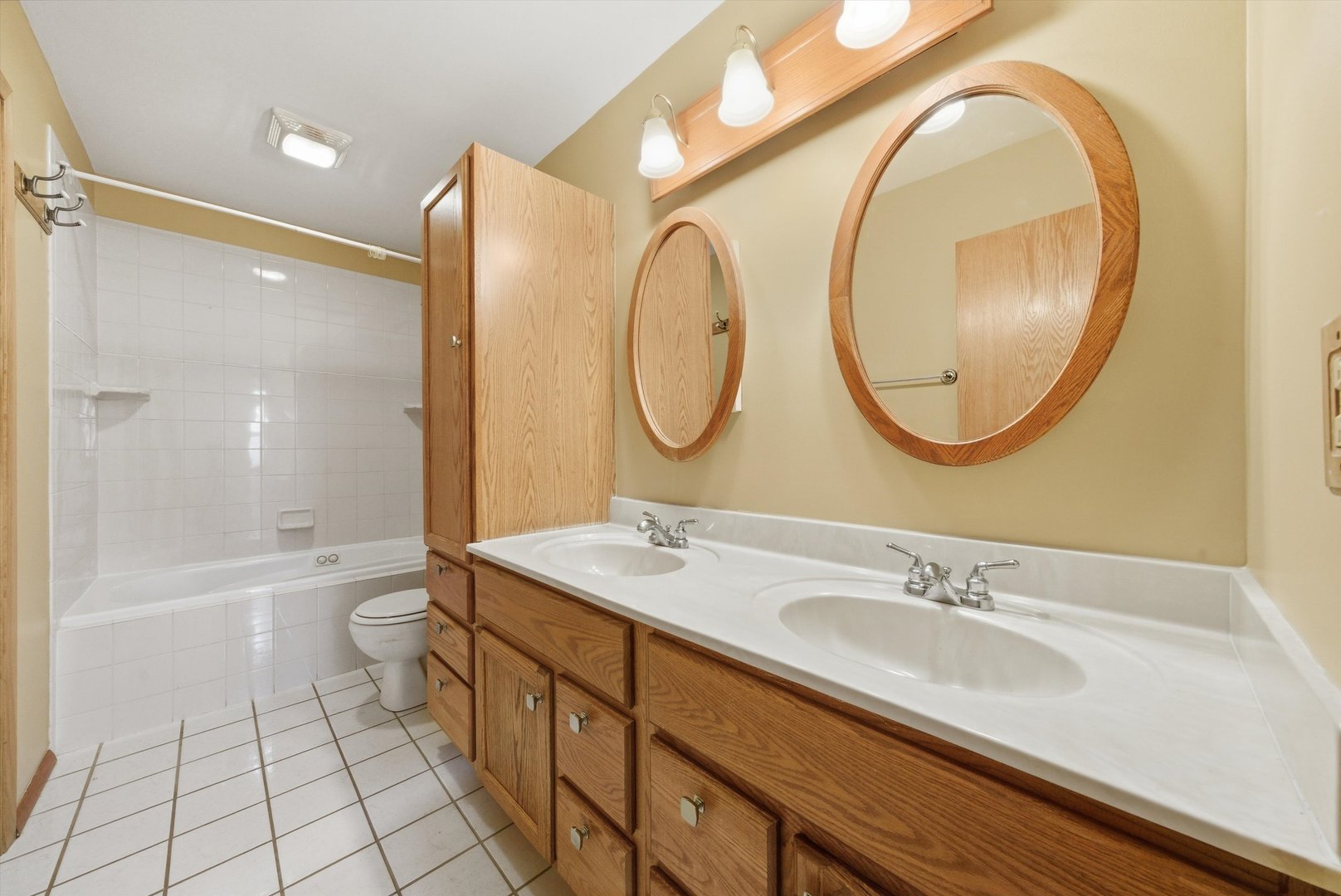 849 Colony Lake Drive Schaumburg IL 60194