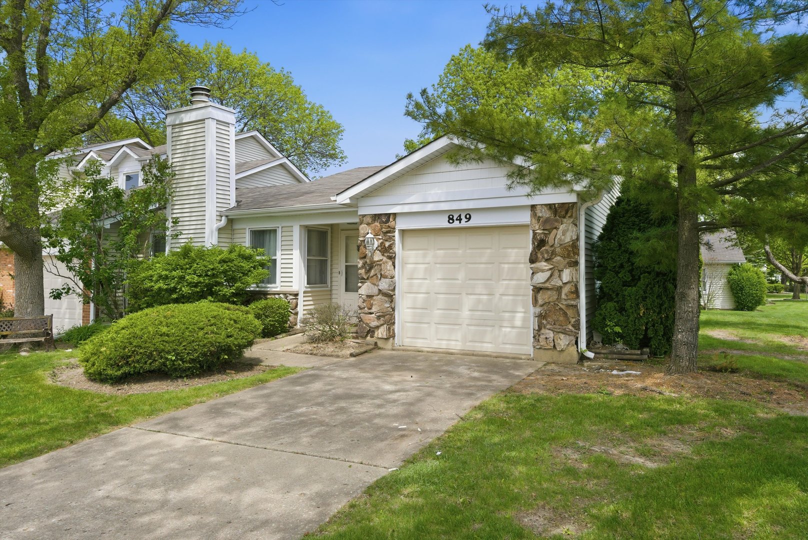 849 Colony Lake Drive Schaumburg IL 60194