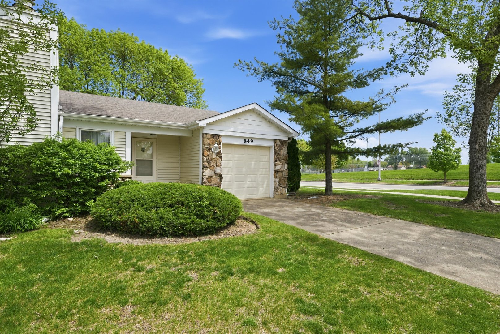 849 Colony Lake Drive Schaumburg IL 60194