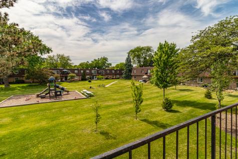 715 Grove Drive Buffalo Grove IL 60089