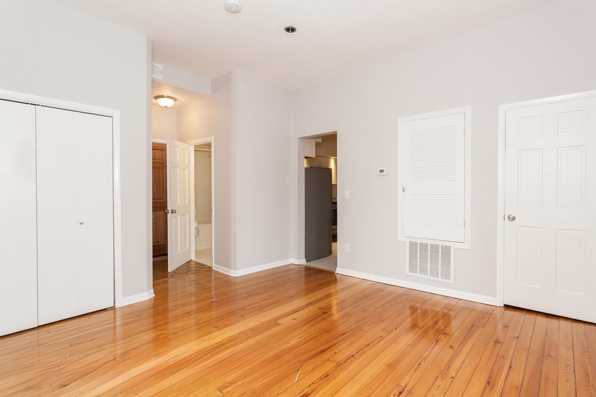 2204 North Clybourn Avenue Chicago IL 60614