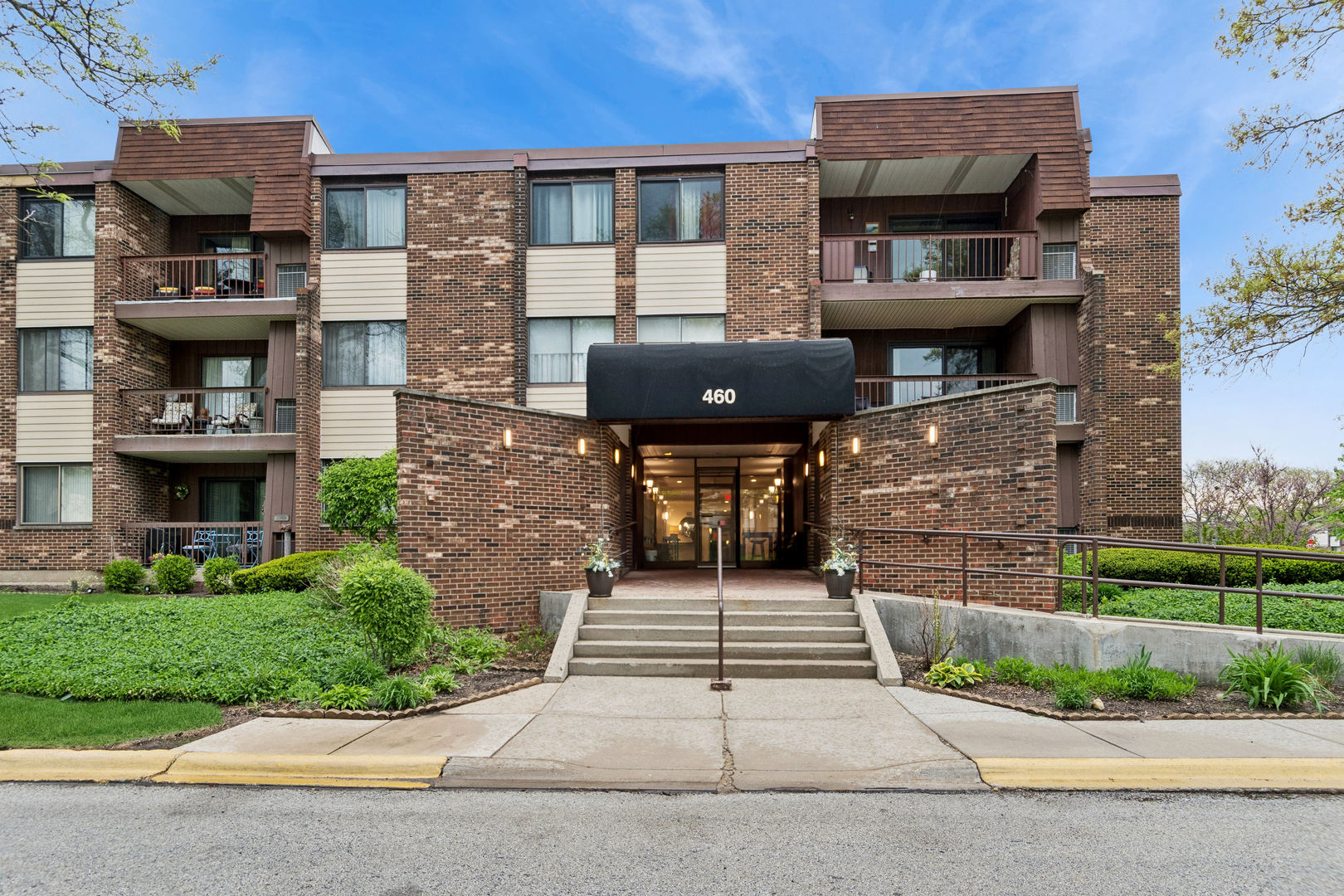 460 Raintree Court Glen Ellyn IL 60137