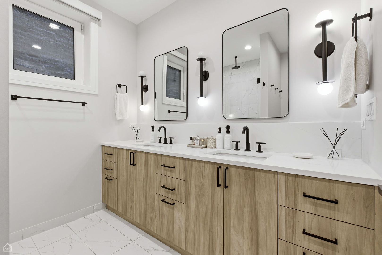 327 South Leavitt Street Chicago IL 60612