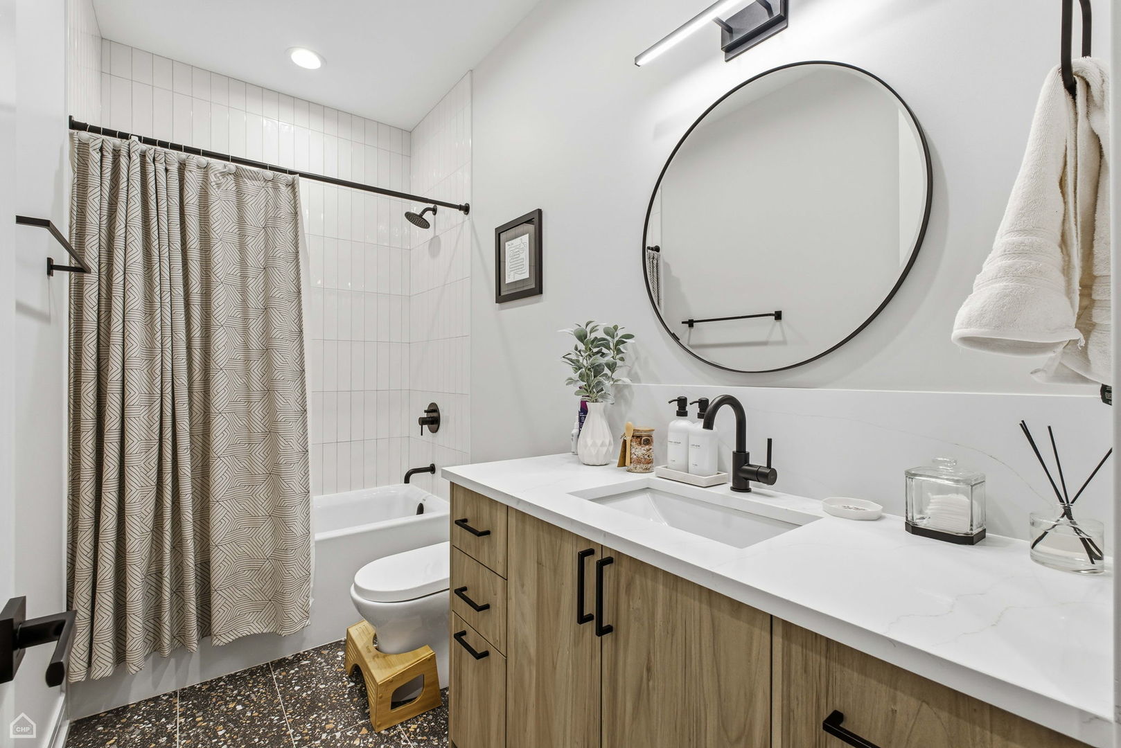 327 South Leavitt Street Chicago IL 60612