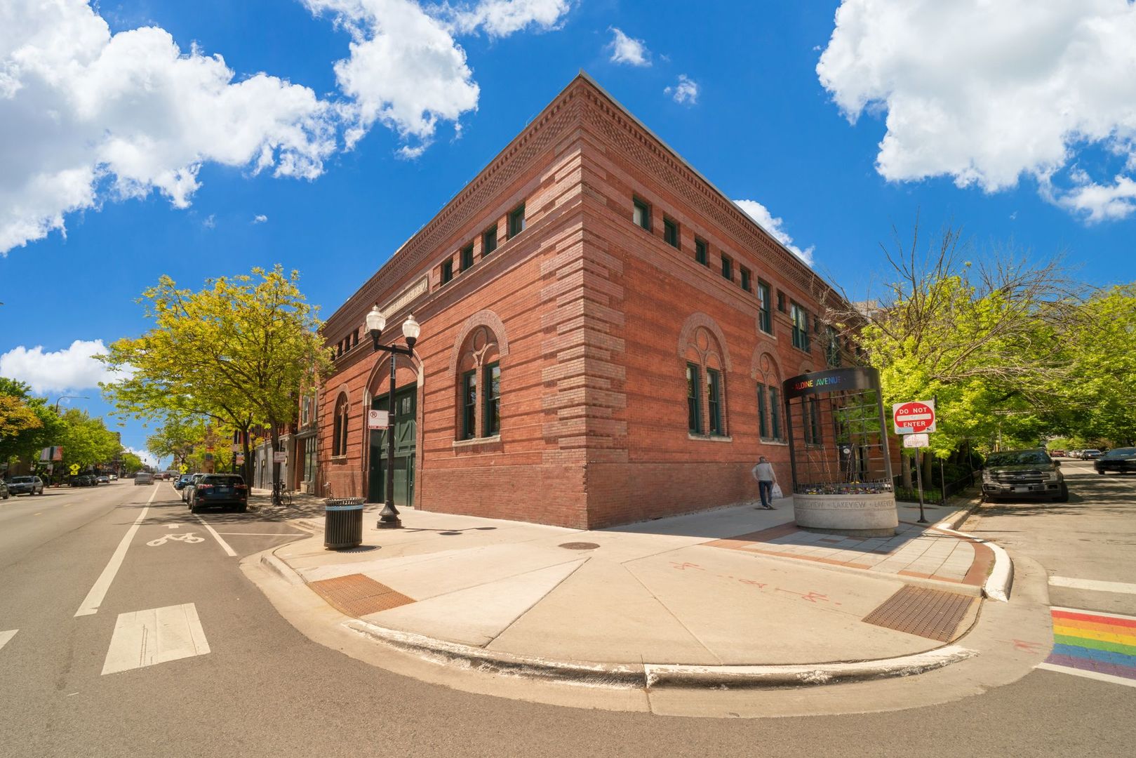 811 West Aldine Avenue Chicago IL 60657