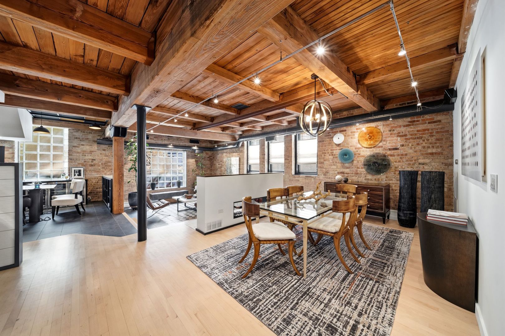 811 West Aldine Avenue Chicago IL 60657