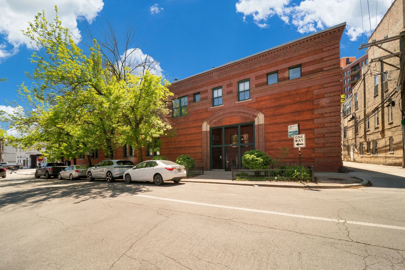811 West Aldine Avenue Chicago IL 60657