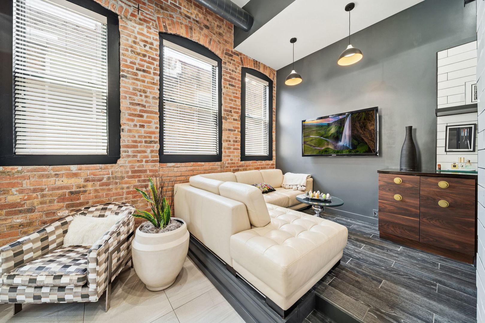 811 West Aldine Avenue Chicago IL 60657