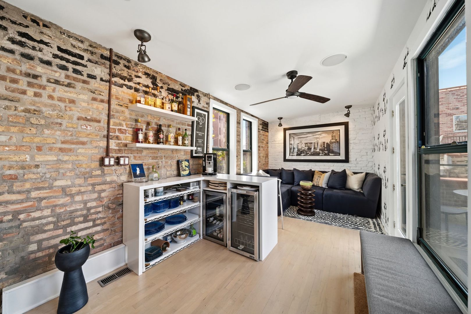 811 West Aldine Avenue Chicago IL 60657