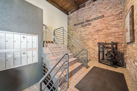 811 West Aldine Avenue Chicago IL 60657