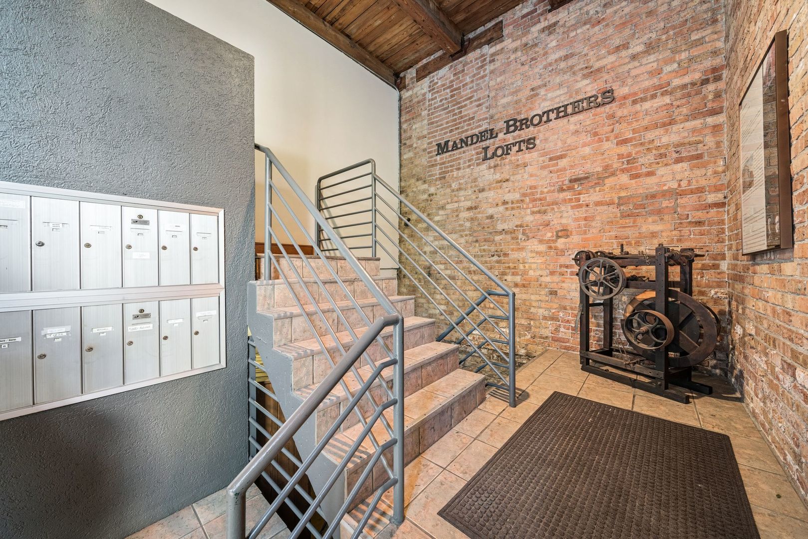 811 West Aldine Avenue Chicago IL 60657