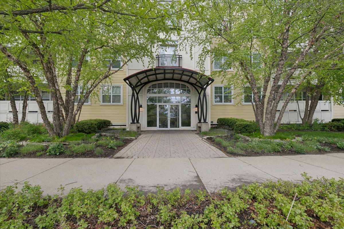 977 Harris Road Grayslake IL 60030
