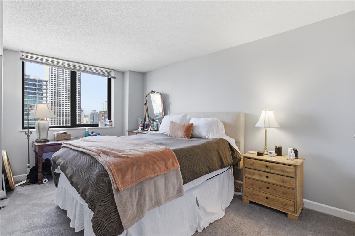 33 West Delaware Place Chicago IL 60610