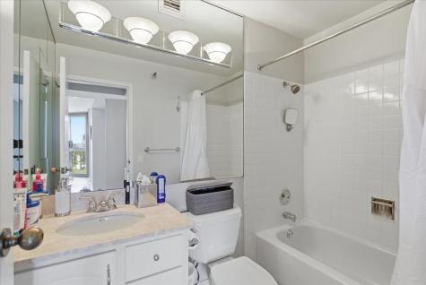 33 West Delaware Place Chicago IL 60610