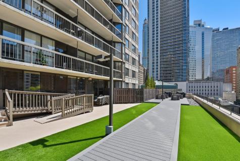 33 West Delaware Place Chicago IL 60610