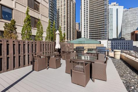 33 West Delaware Place Chicago IL 60610