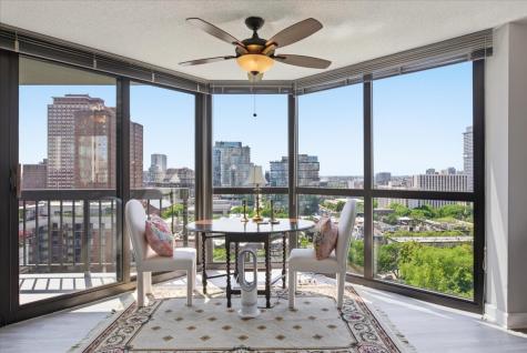 33 West Delaware Place Chicago IL 60610