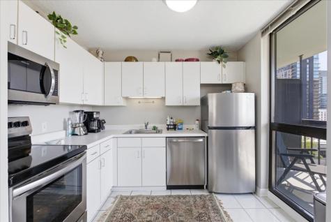 33 West Delaware Place Chicago IL 60610