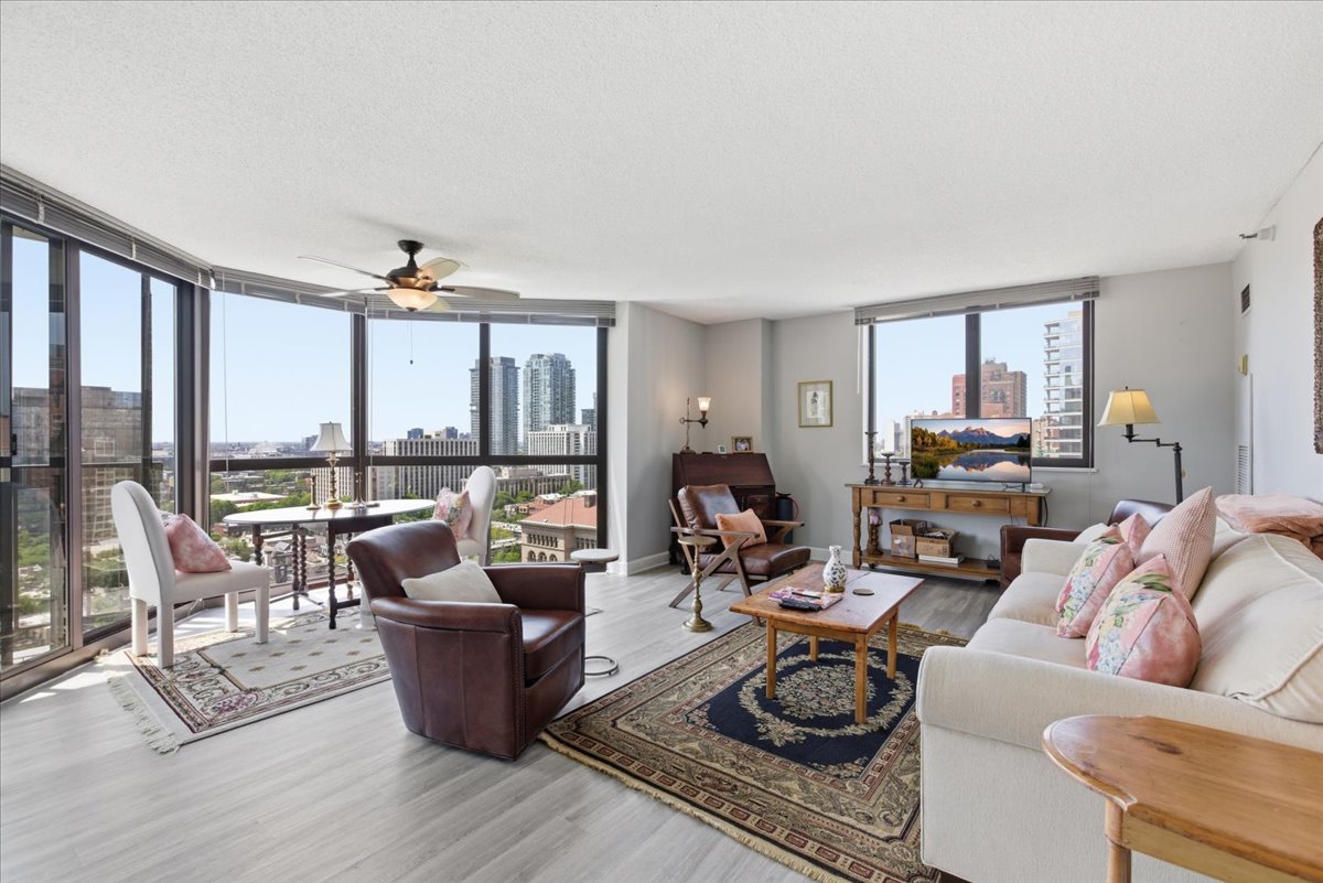 33 West Delaware Place Chicago IL 60610