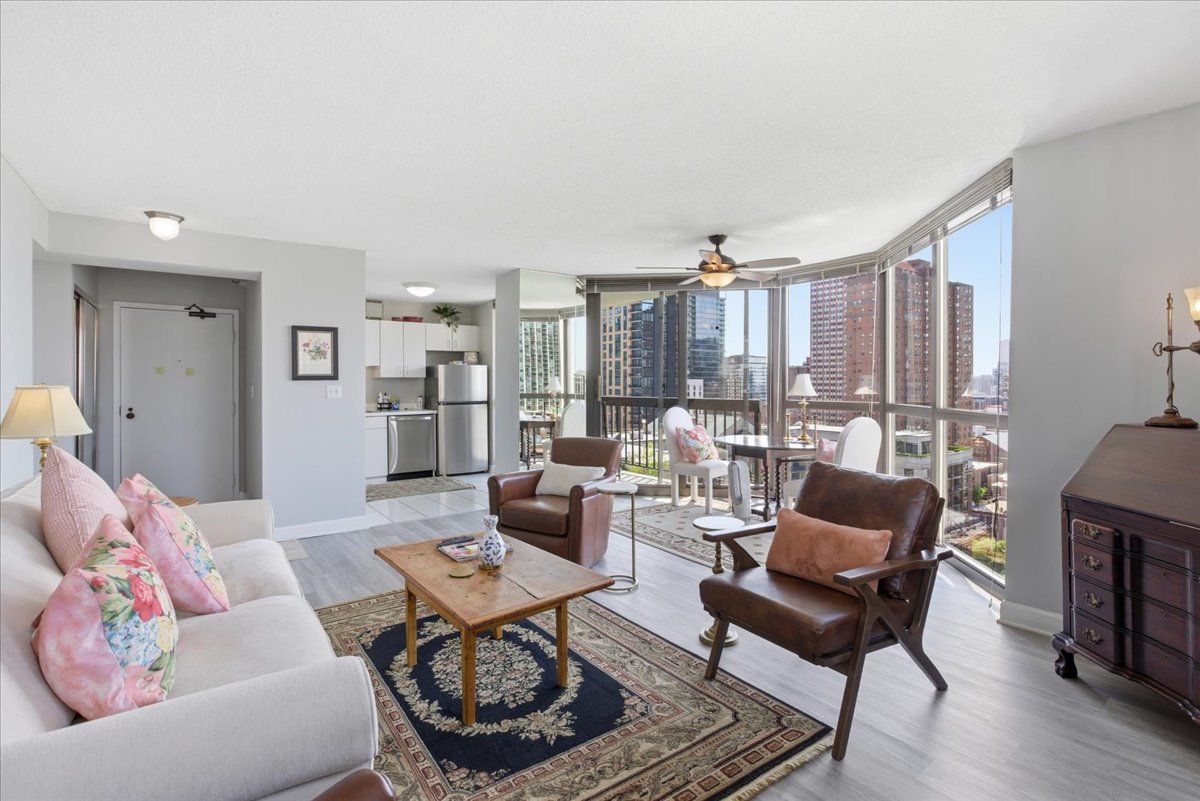 33 West Delaware Place Chicago IL 60610