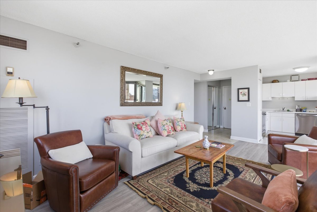 33 West Delaware Place Chicago IL 60610