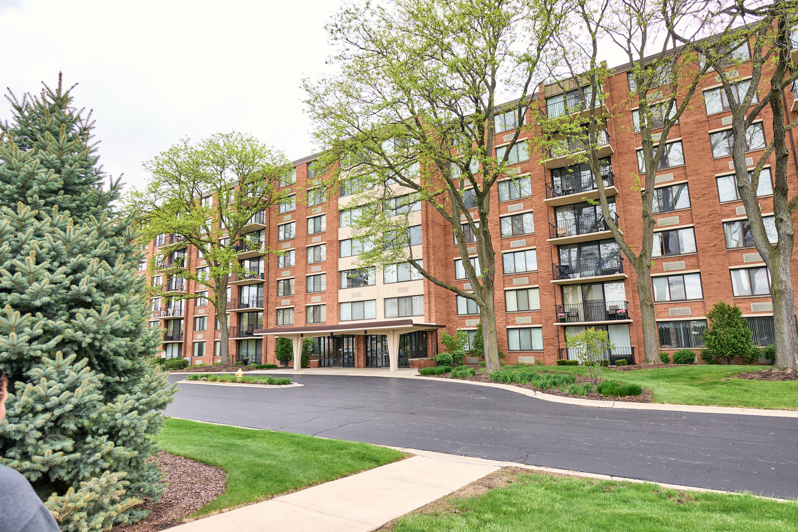 2000 Saint Regis Drive Lombard IL 60148