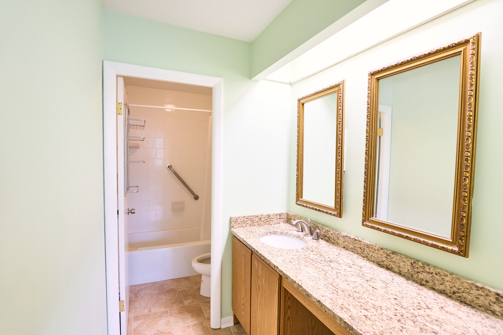 2000 Saint Regis Drive Lombard IL 60148