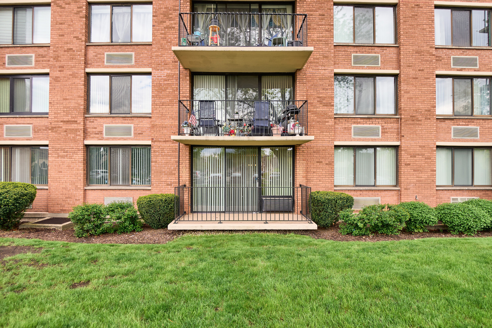 2000 Saint Regis Drive Lombard IL 60148