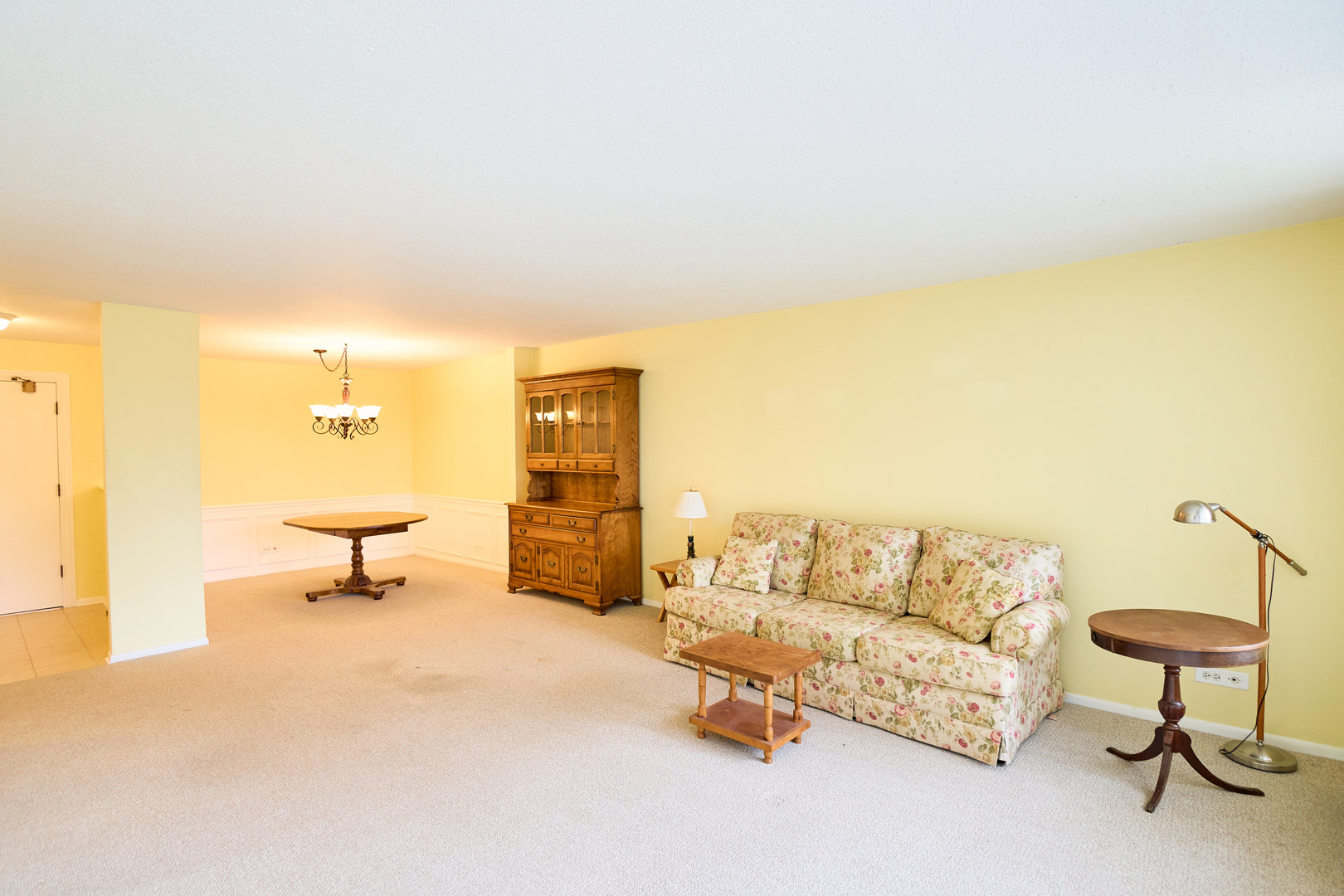 2000 Saint Regis Drive Lombard IL 60148