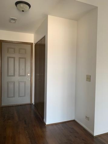 350 Woodridge Circle South Elgin IL 60177