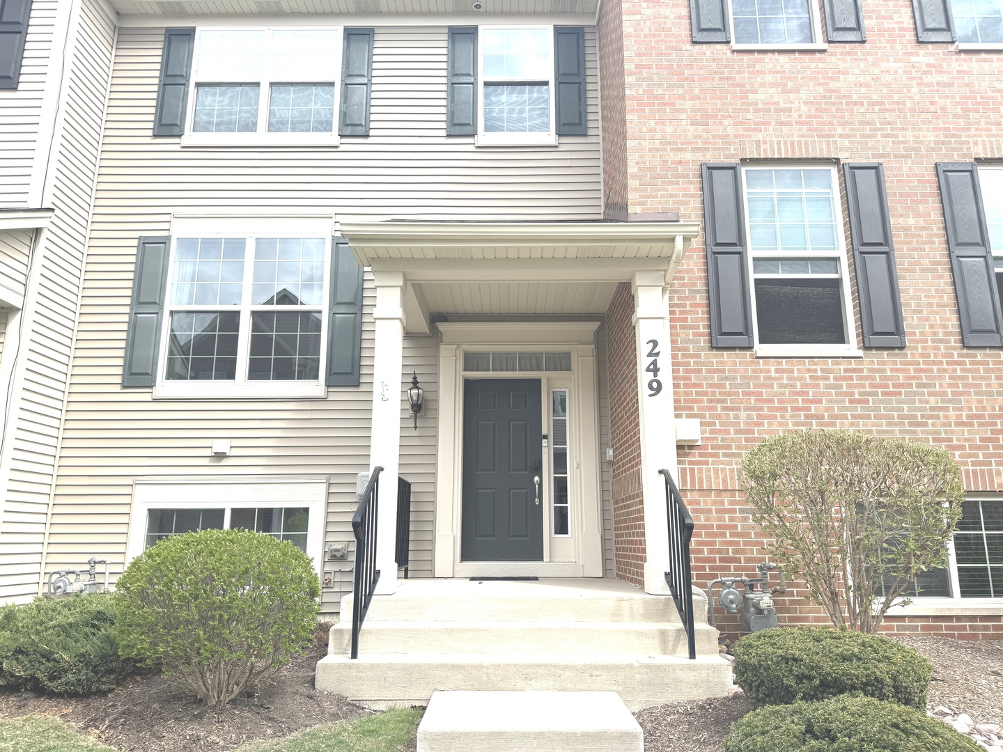249 Lakeshore Drive Oswego IL 60543