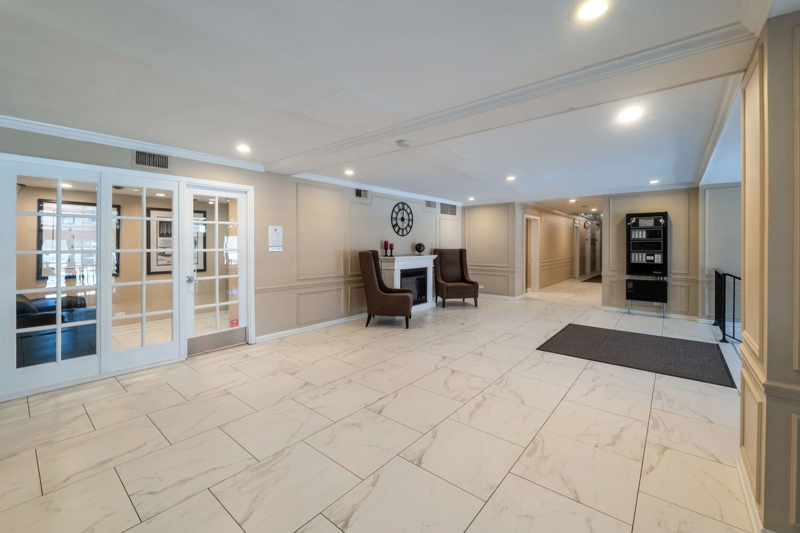 2909 North Sheridan Road Chicago IL 60657