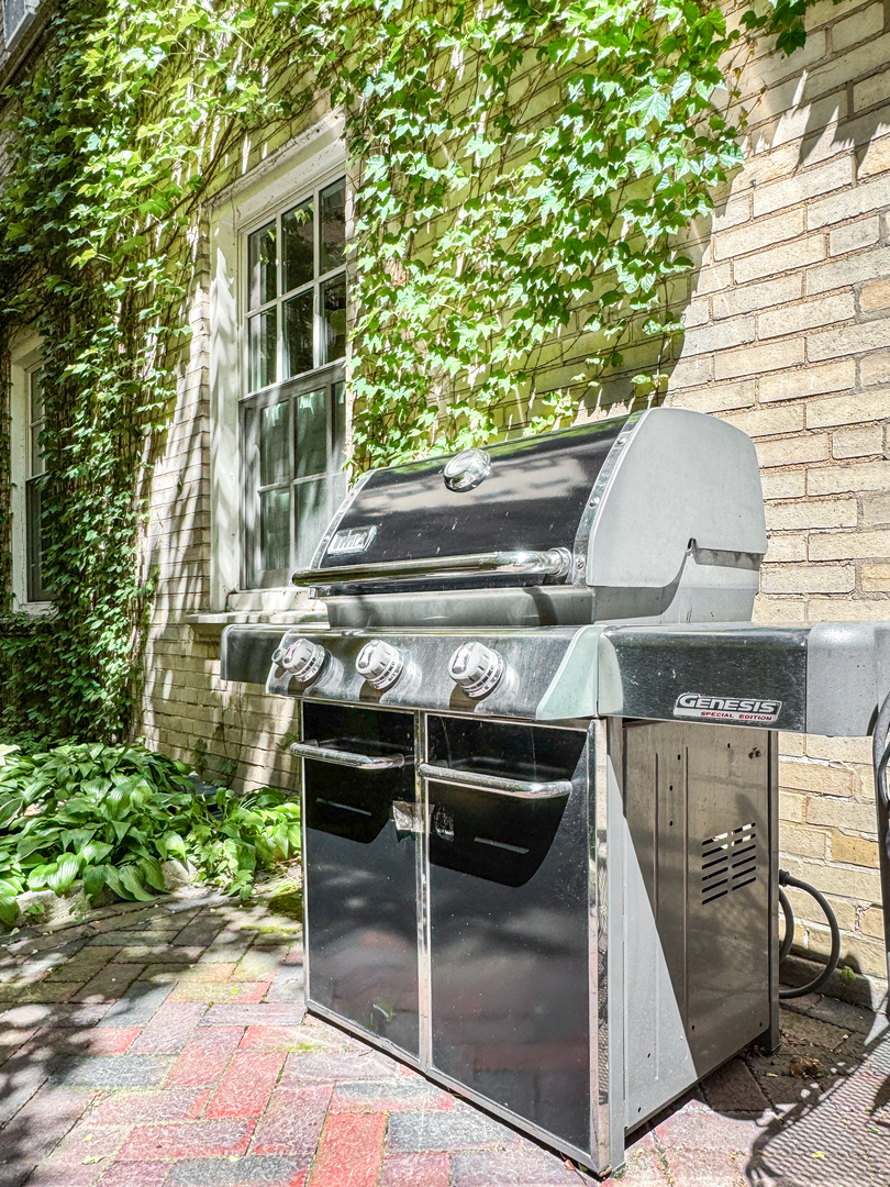 70 East Scott Street Chicago IL 60610