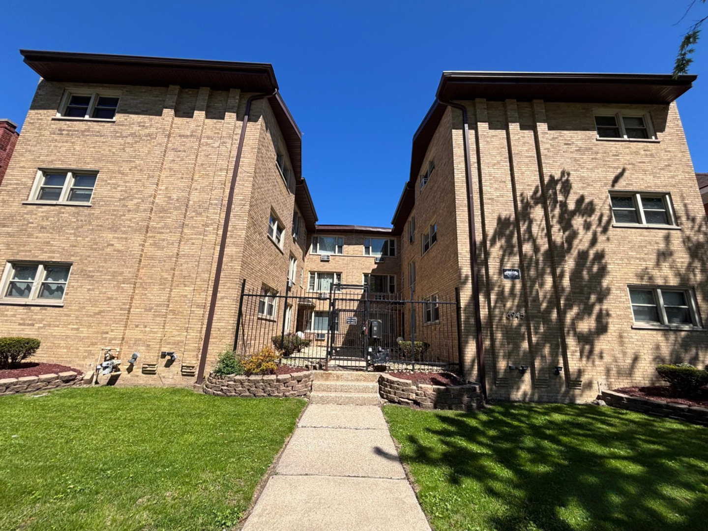 6945 South Chappel Avenue Chicago IL 60649