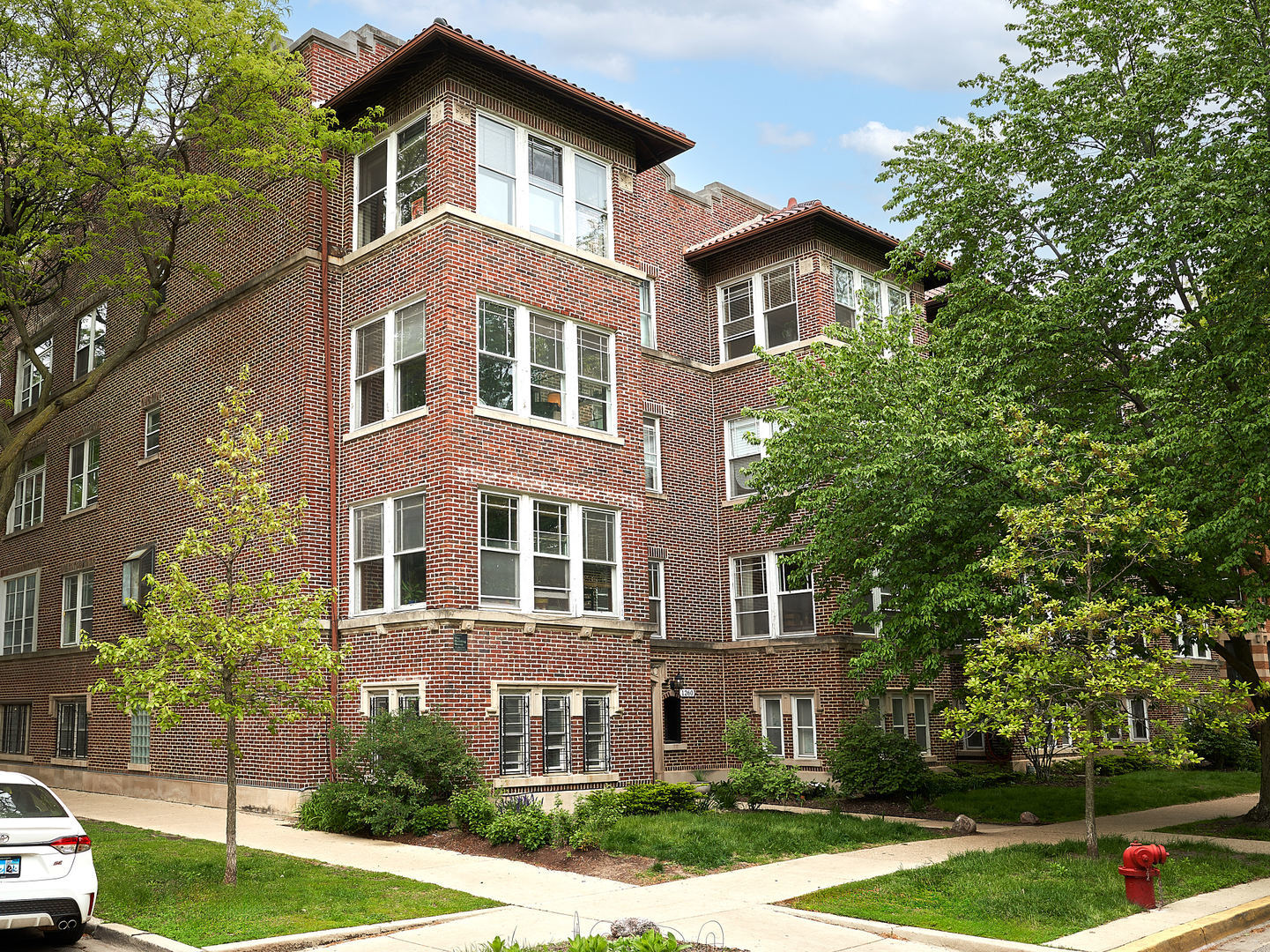 1260 West Columbia Avenue Chicago IL 60626