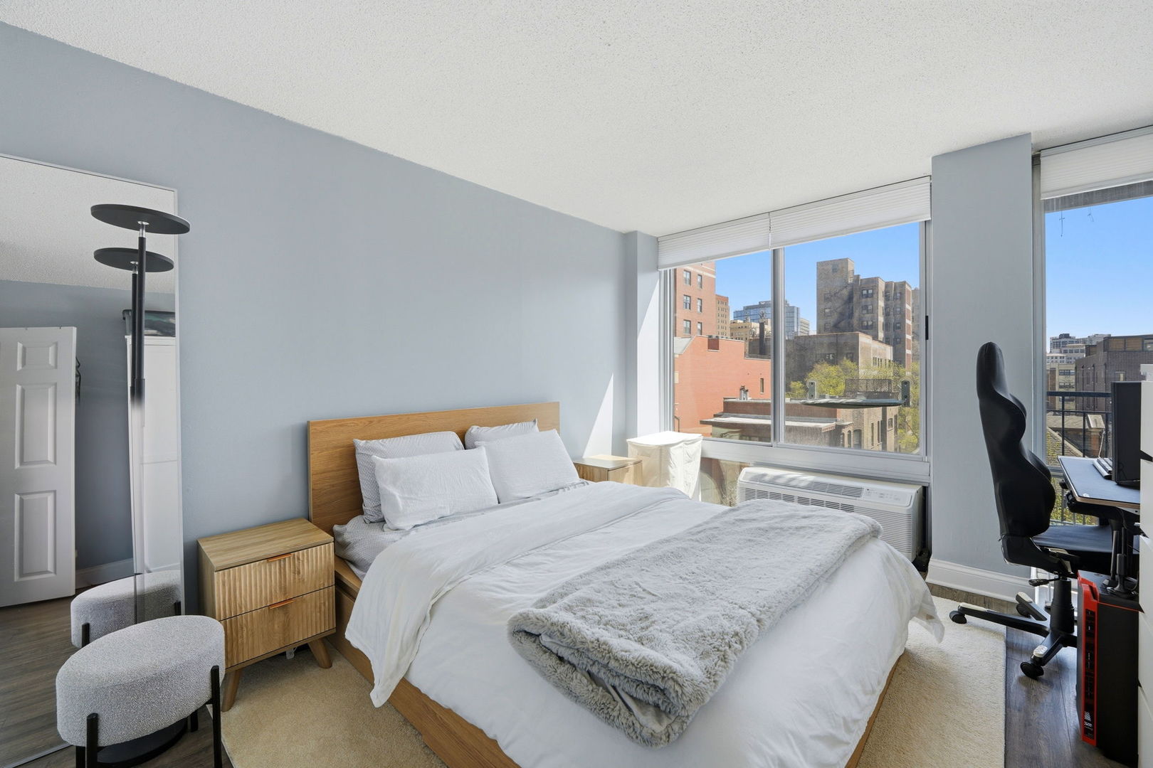 450 West Briar Place Chicago IL 60657